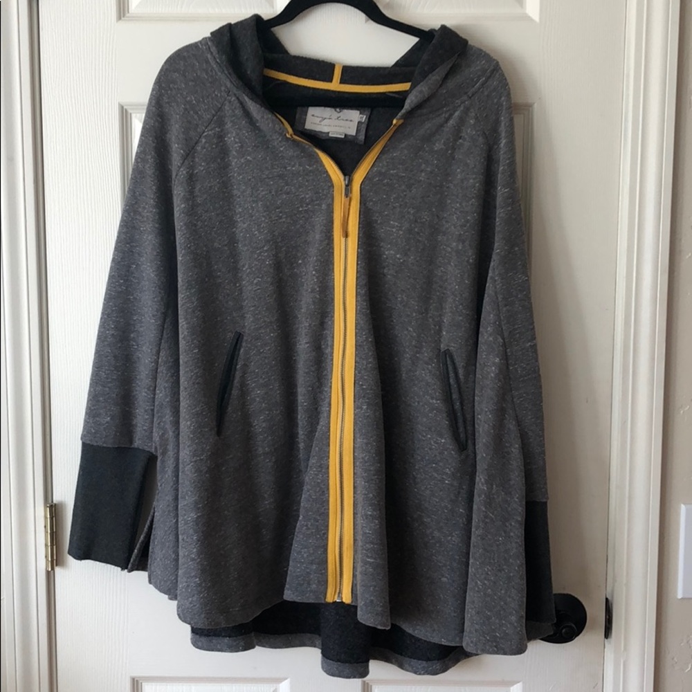 Evy’s Tree Britt Cape